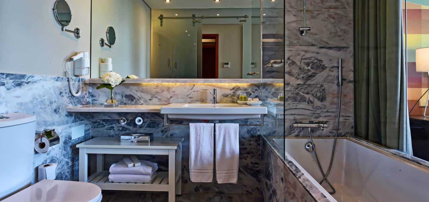 cycling portuguese camino pestana vintage porto bathroom2