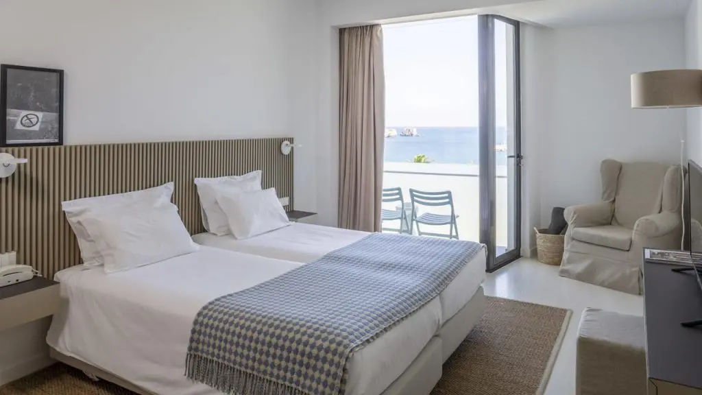 Memmo Baleeira Hotel bedroom frontal seaview