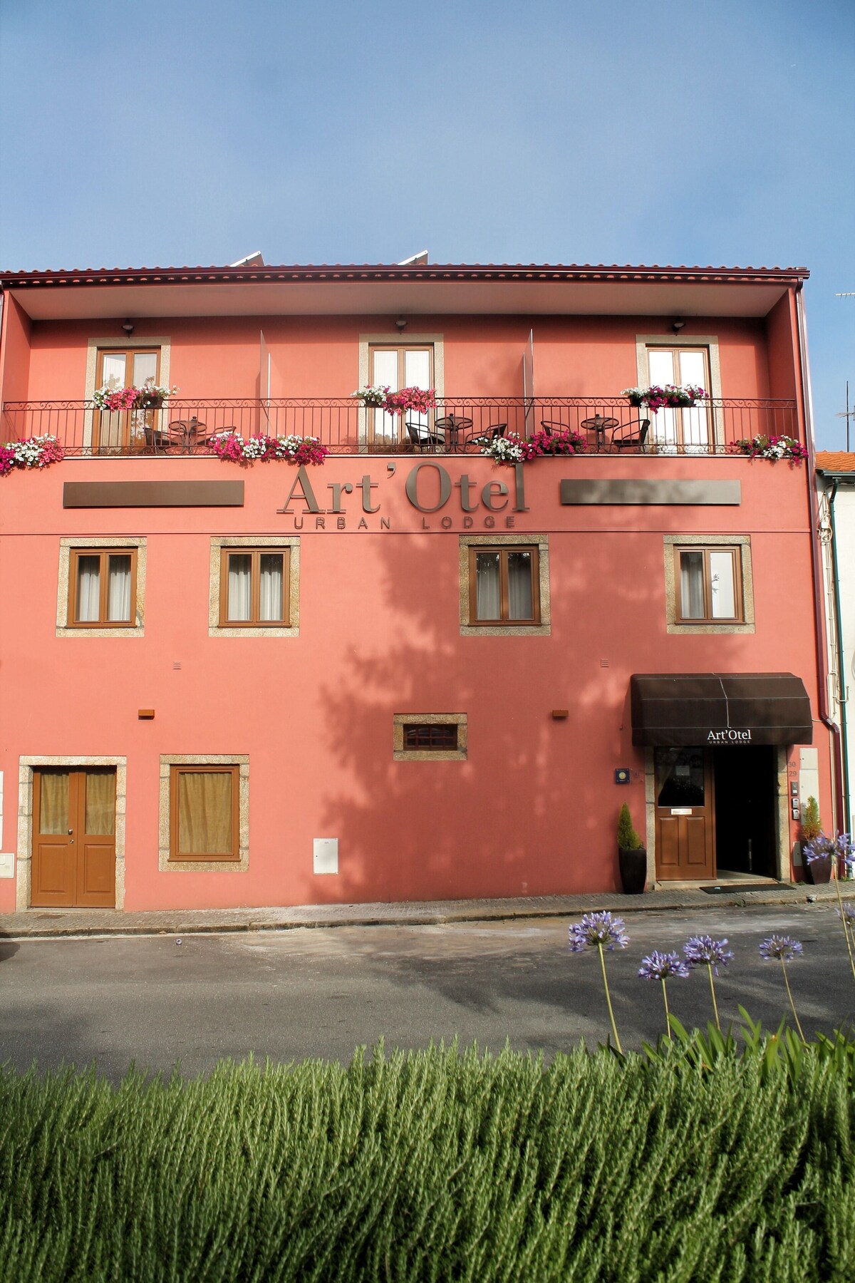 Exterior of Art’Otel Barcelos, a boutique hotel in Barcelos on the Camino route