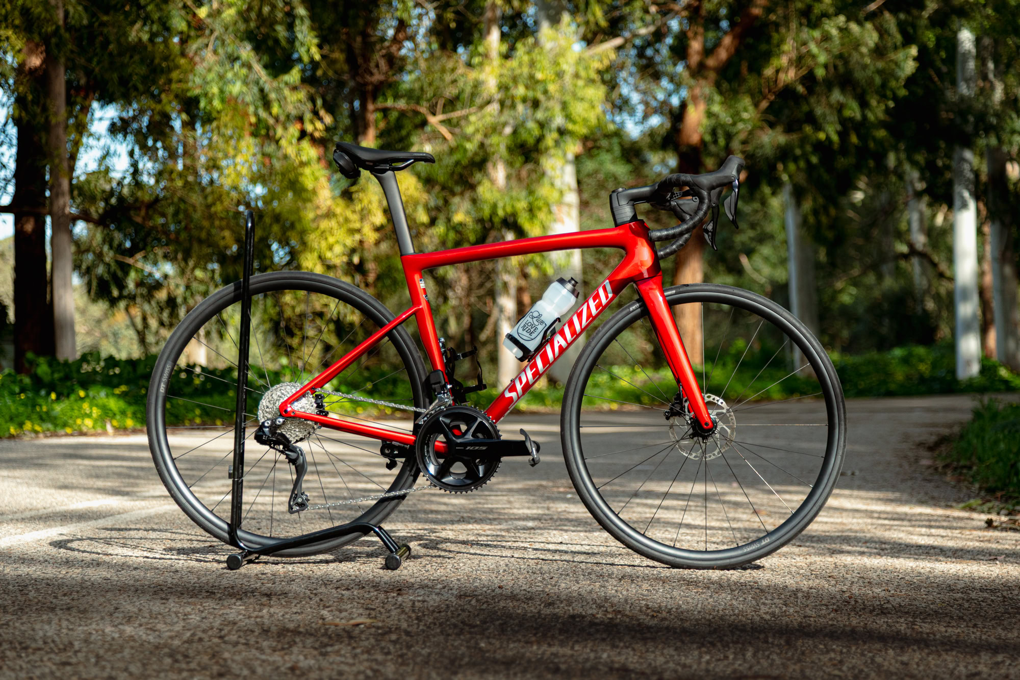 Specialized Tarmac SL8 Comp road bike with Shimano 105 Di2 used for road cycling tours in Portugal