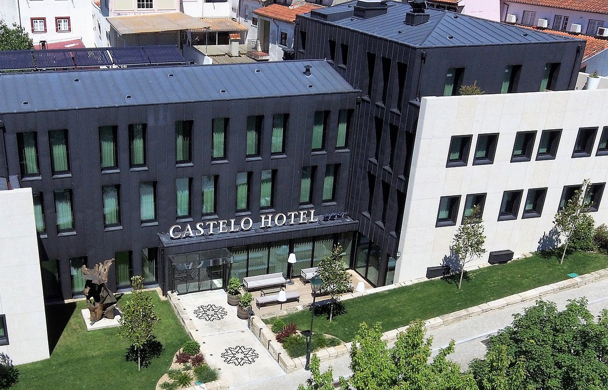 Castelo Hotel Chaves overlooking the town of Chaves and the surrounding valley