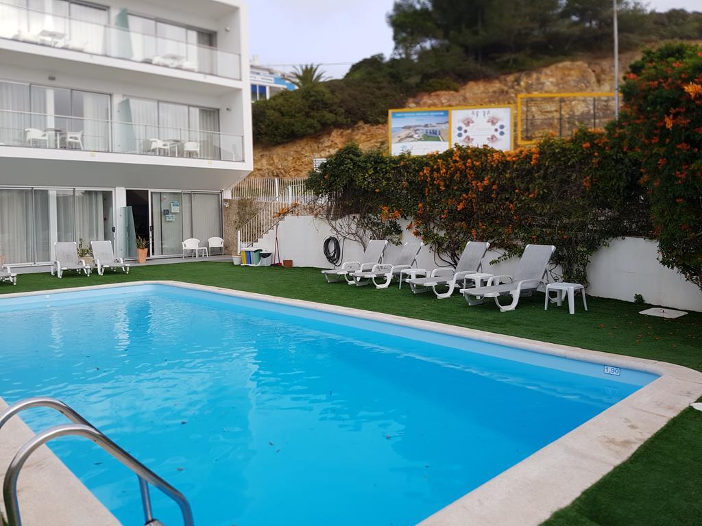 Casa Praia Mar hotel overlooking the beach in Salema, western Algarve