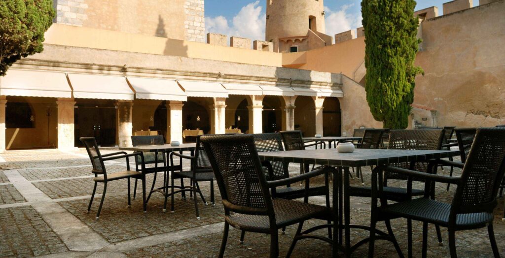 pousada castelo alvito gallery surroundings tables