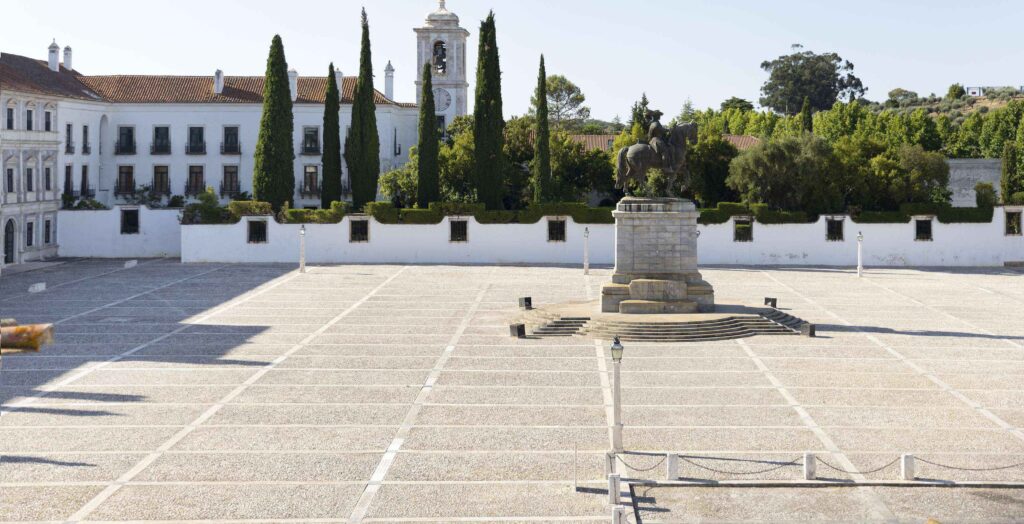 pousada vila vicosa gallery surroundings statue