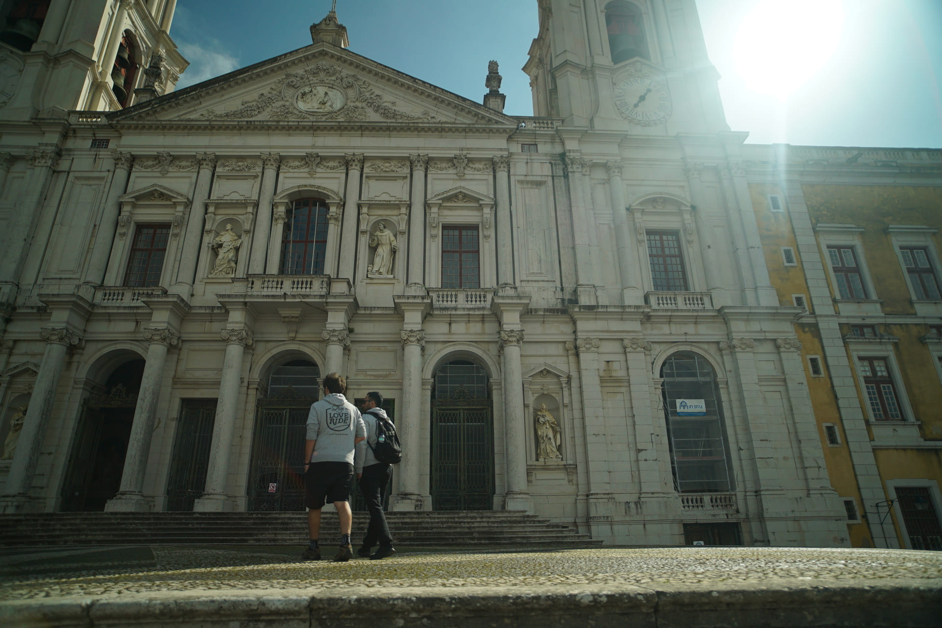 E-bike tour in the Portuguese Silver Coast: Palaces, Vineyards, and Coastal Charm - Pedal into Portugal’s rich past with a visit to the awe-inspiring Palácio de Mafra
