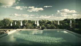 Gravel bike tour in Portugal - pool at Casas da Quinta de Cima